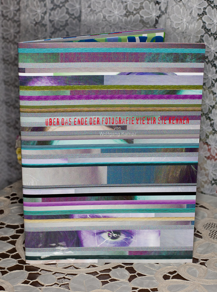 ÜBER DAS ENDE DER FOTOGRAFIE WIE WIR SIE KENNEN, 32 Seiten, 20,5 x 27 cm,  deutsch/französisch, soft cover, 2016