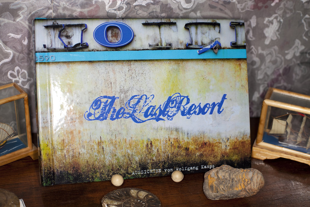 THE LAST RESORT, 98 Seiten, 15,5 x 21,5 cm, mit DVD AUSSICHT, on demand, 2016